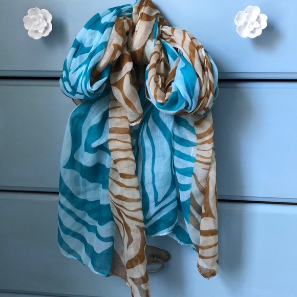 Scarf - Picture 2 of 4